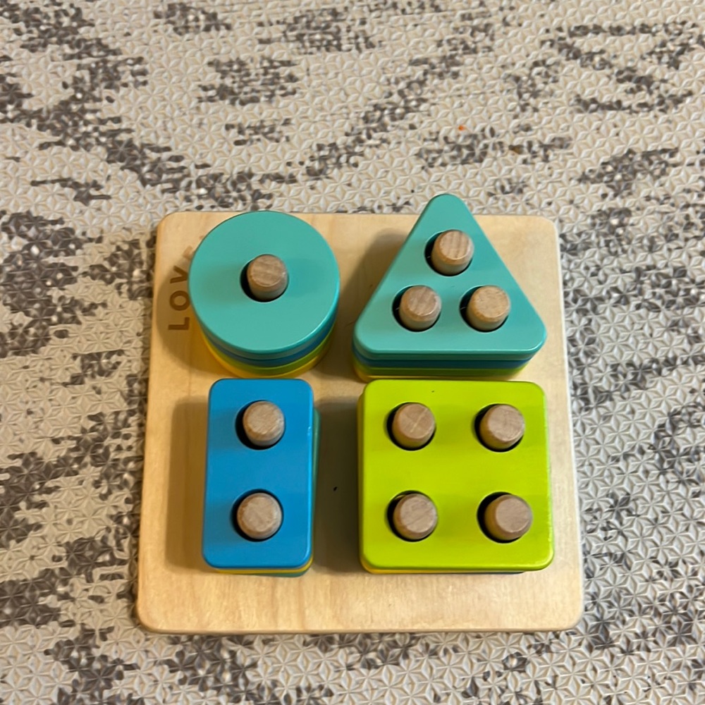 Lovevery Peg puzzle